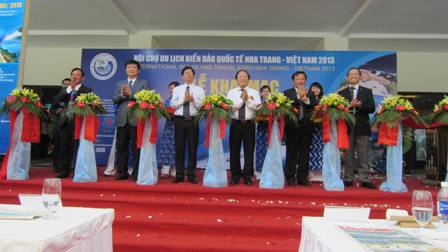 Lễ cắt băng khai mạc Hội chợ Du lịch Biển đảo Quốc tế Nha Trang - Việt Nam 2013  (ISTE Nha Trang – Vietnam 2013)